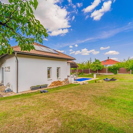 Vila Sara S Bazenem A Infrasaunou Na Kraji Prahy Zbuzany Εξωτερικό φωτογραφία